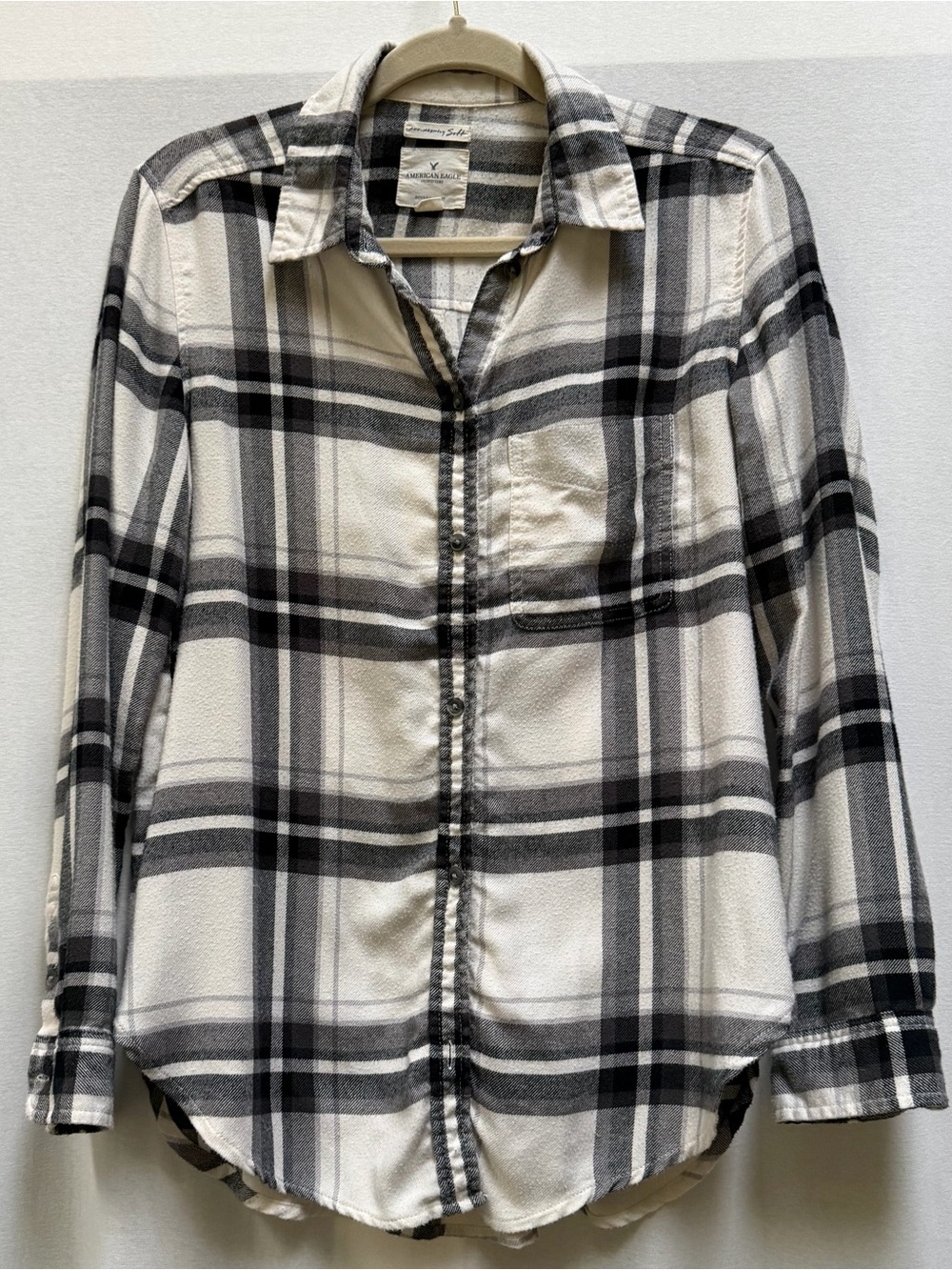 American Eagle Outfitters Boyfriend Fit Black & White Plaid Button-Down Shirt